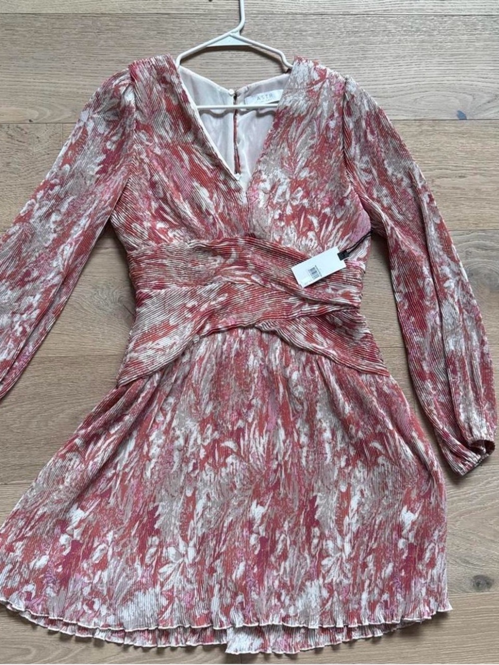 ASTR Rose-Cream Textured V-Neck Long Sleeve Dress- NWT